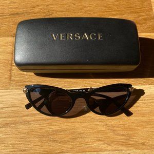 VERSACE CAT EYE SUNGLASSES